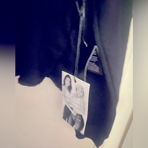 NWT. Kendall&Kylie Sweatshirt - Picture 2 of 3
